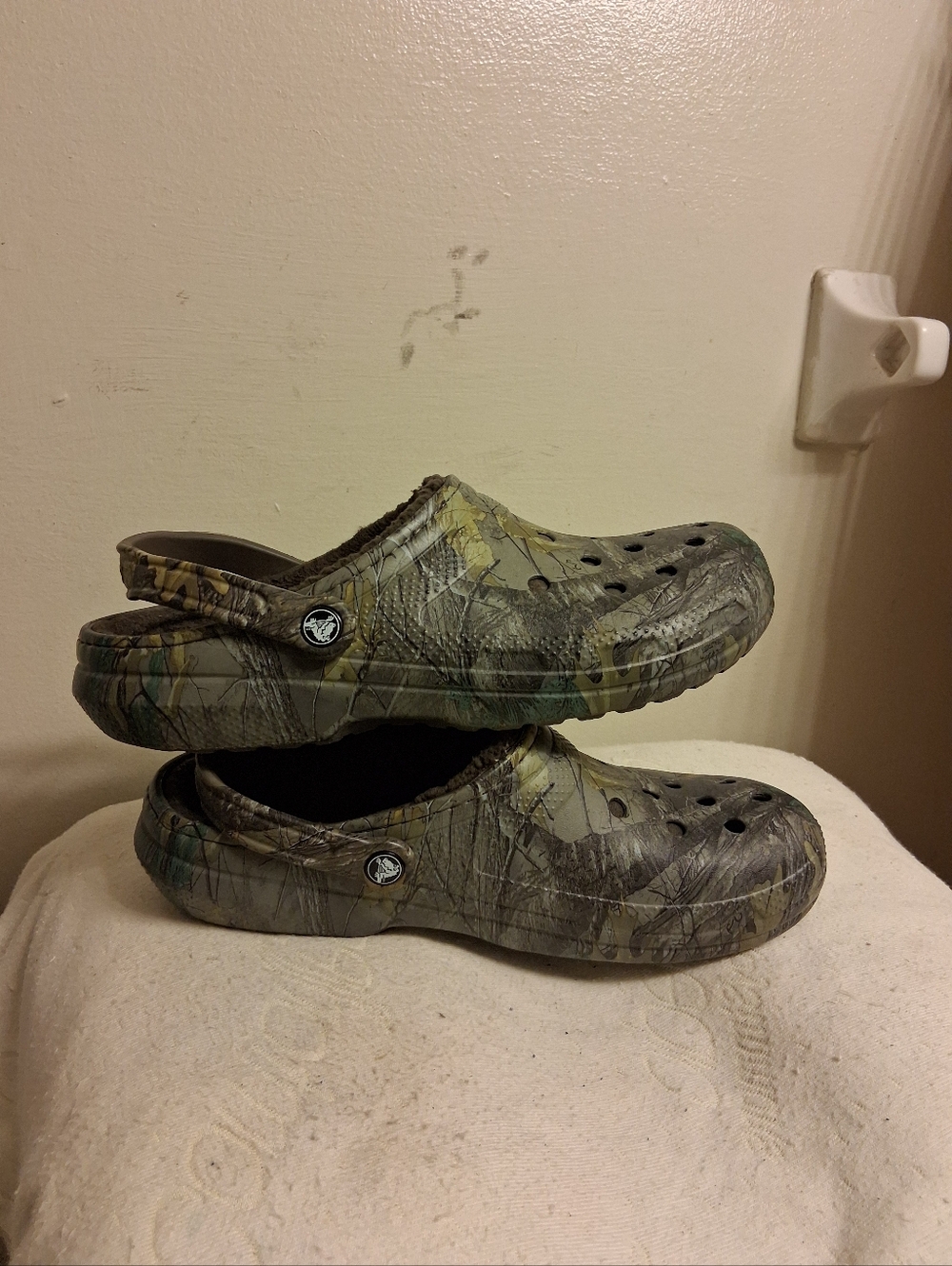 Mens Crocs Classic Clog in Mossy Camo Size 11